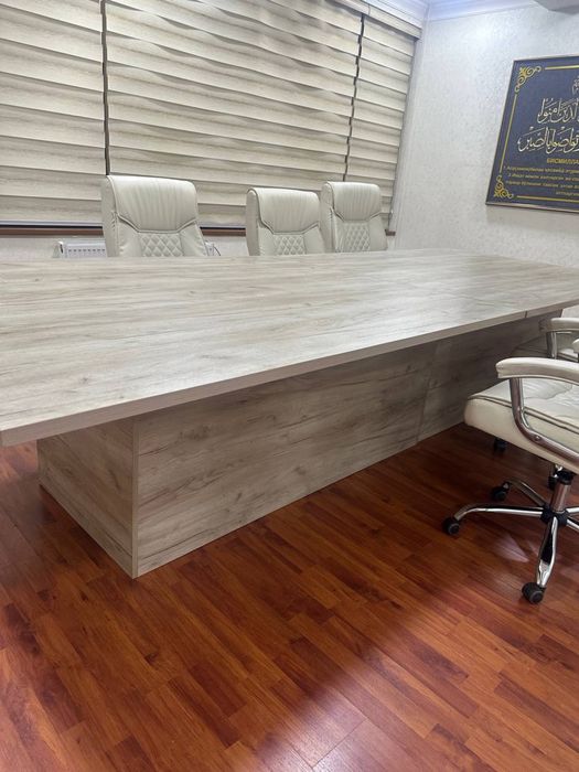 Стол для переговоров