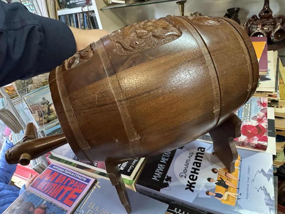 Дървена резбована декоративна бъчва