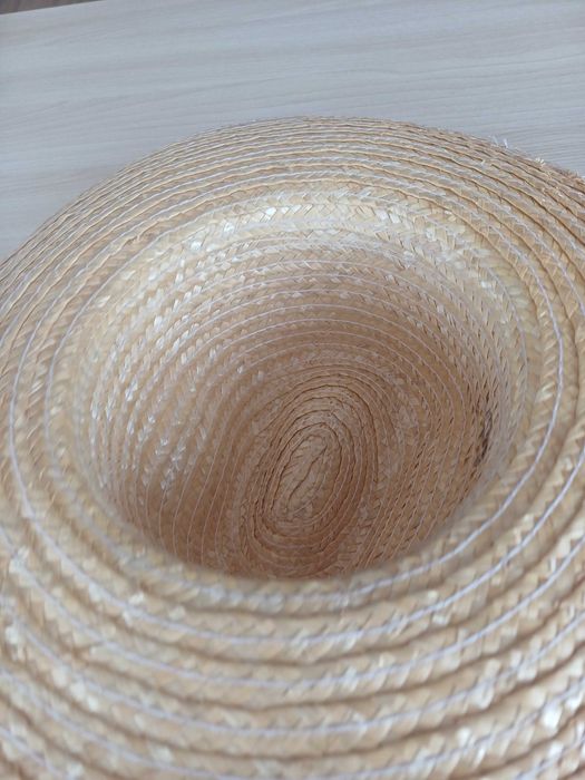 Diverse palarii din paie noi