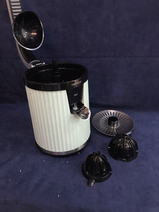 Електрическа сокоизстисквачка за цитруси Cecotec