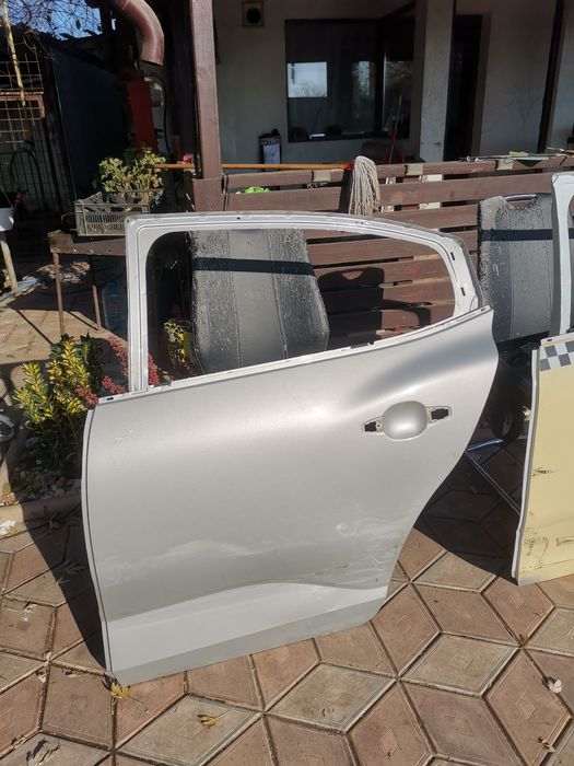 Ușă stânga spate dacia Logan 3