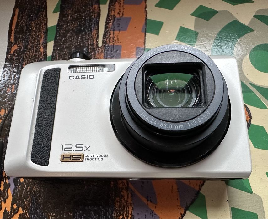 CASIO EXILIM EX-ZR100 Digital Compact Camera retro