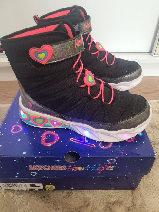 Ghete cizme skechers  lumini leduri mărimea 36