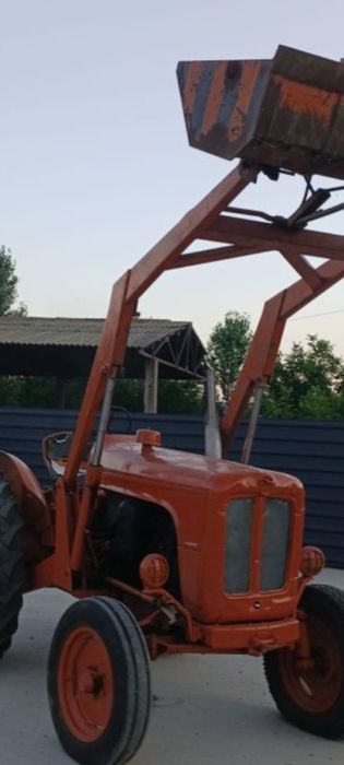 Vînd tractor FIAT de 65 cai