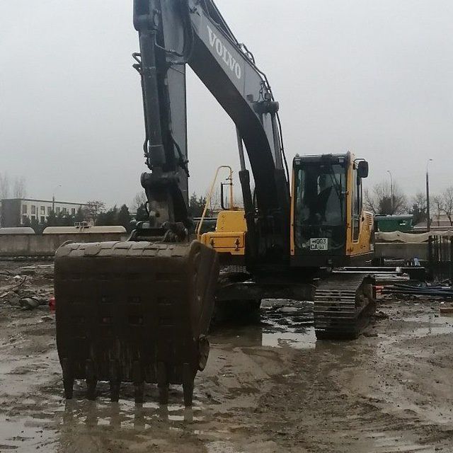 Ekskavator Volvo 210 Sotiladi 2016