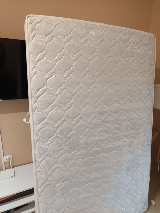 Продавам еднолицев  матрак