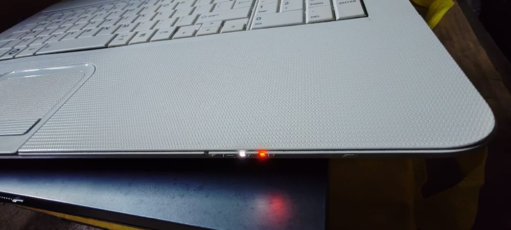 Vând Laptopuri cu incarcator