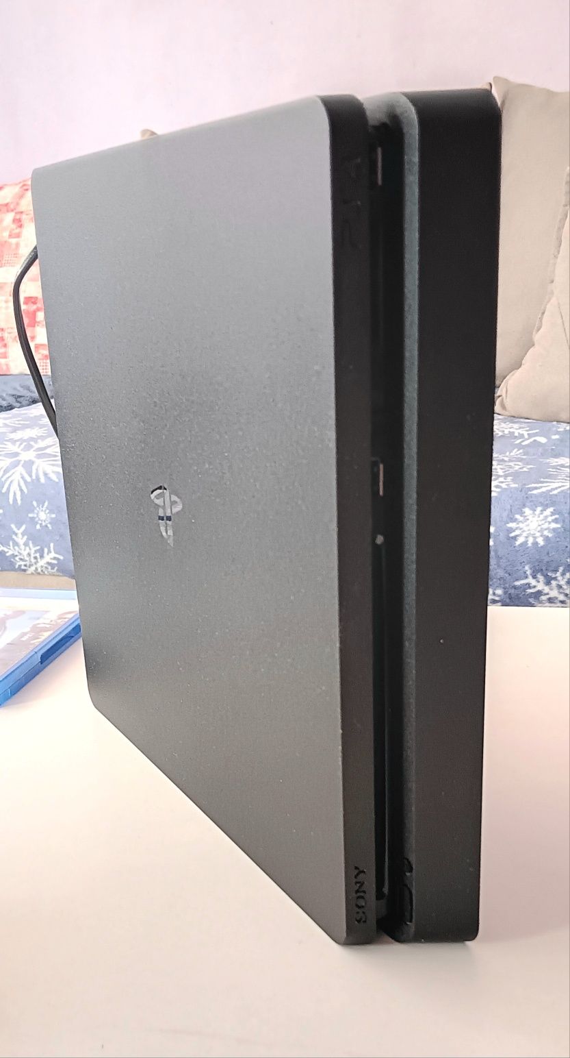 Playstation 4 SLIM 500GB с 2 контролера +5 бр. игри