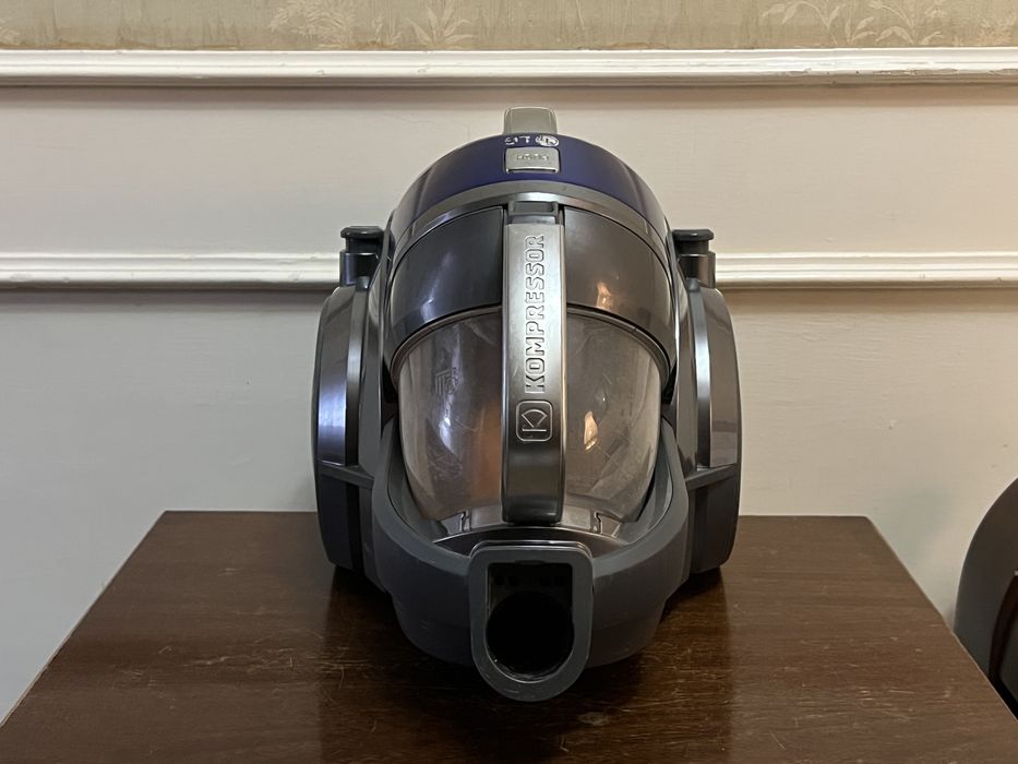 Пылесос LG VK89609HQ