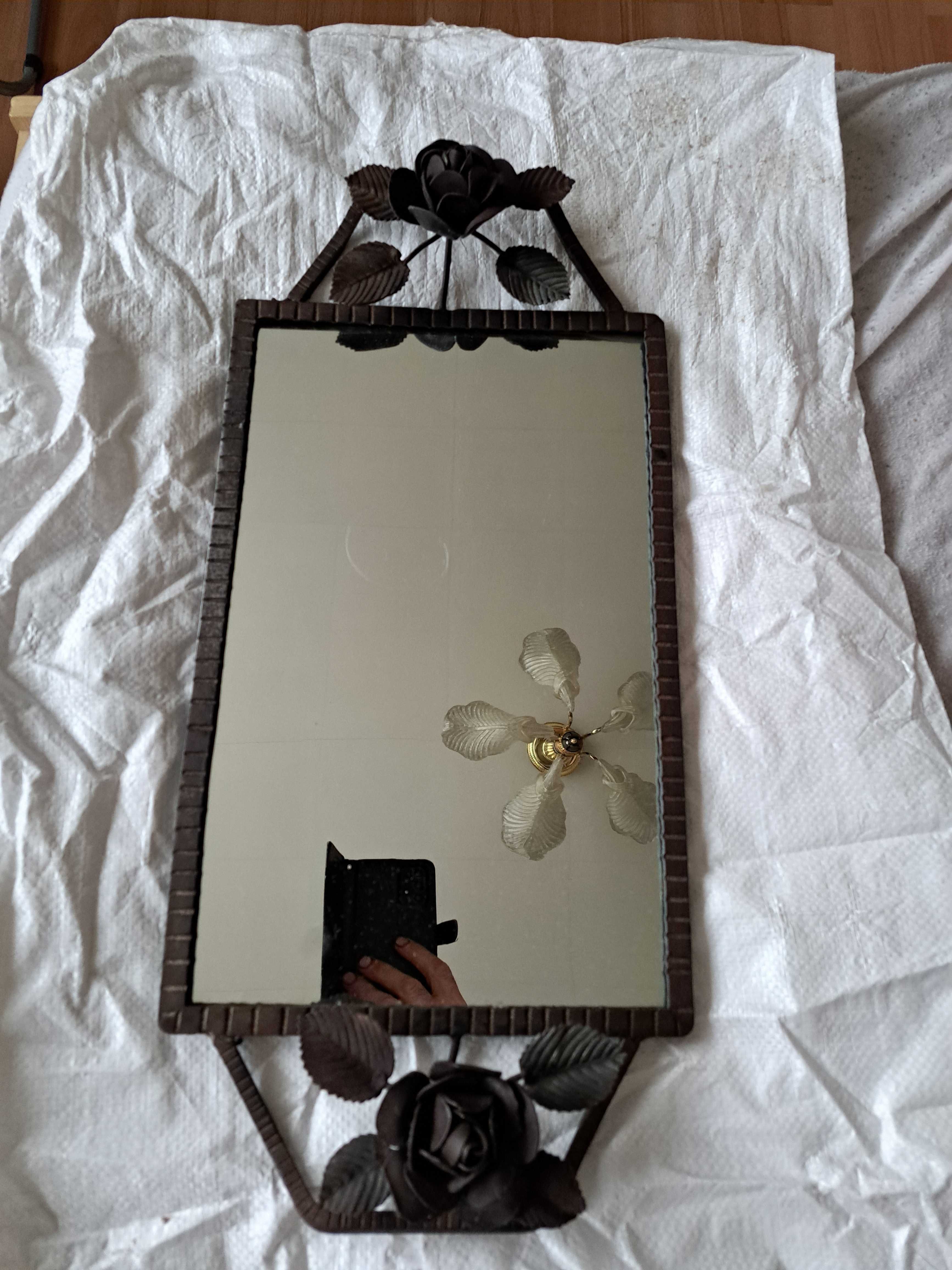 Superbă oglindă veche cu ramă din fier forjat cu trandafiri