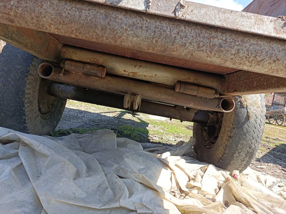 Vând remorca pentru tractor