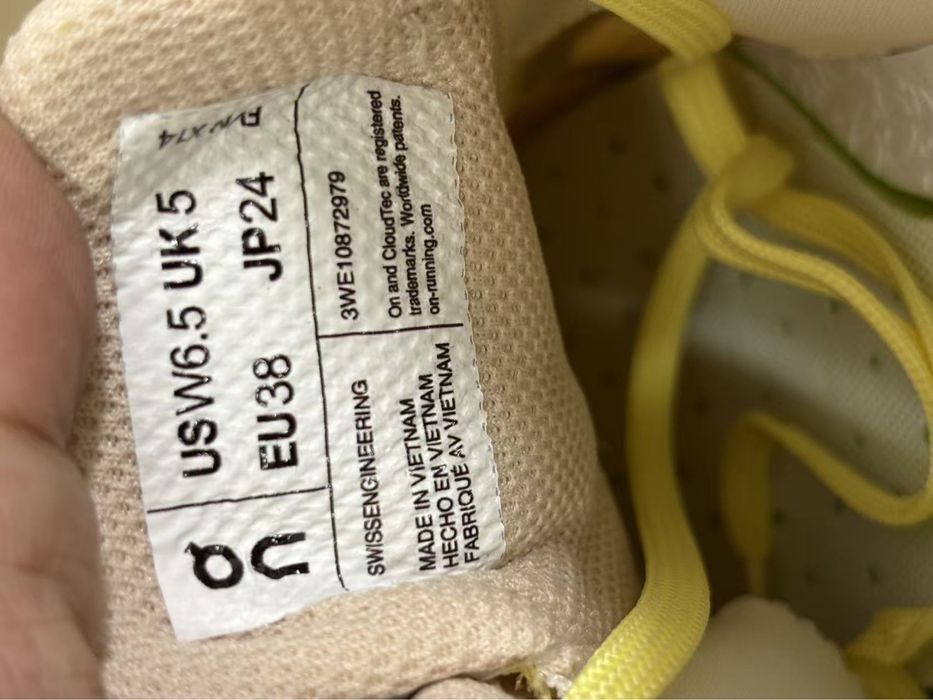 On x loewe сникърси