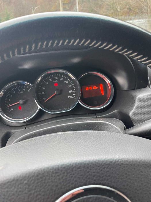 Vand Dacia DUSTER an fabricatie 2014 Octombrie