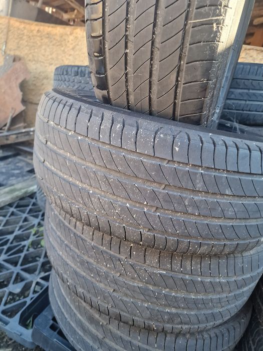 Vând cauciucuri diverse mărimi