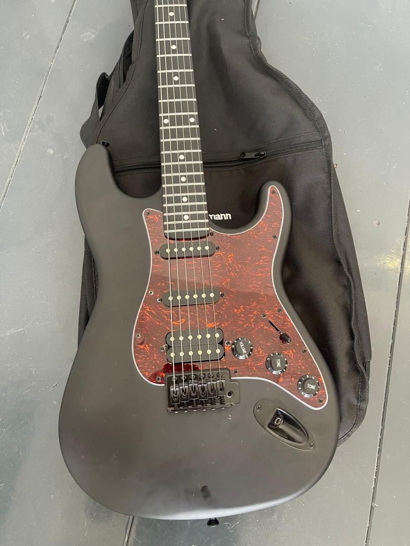 Chitara Harley Benton ST-20HSS SBK Standard Series -A-