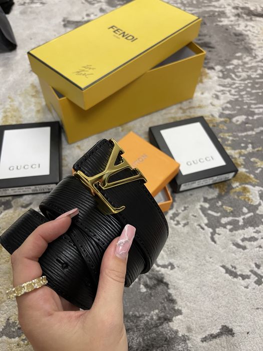 Curea LOUIS VUITTON-gravura interior:Piele naturală ! toate inscriptio