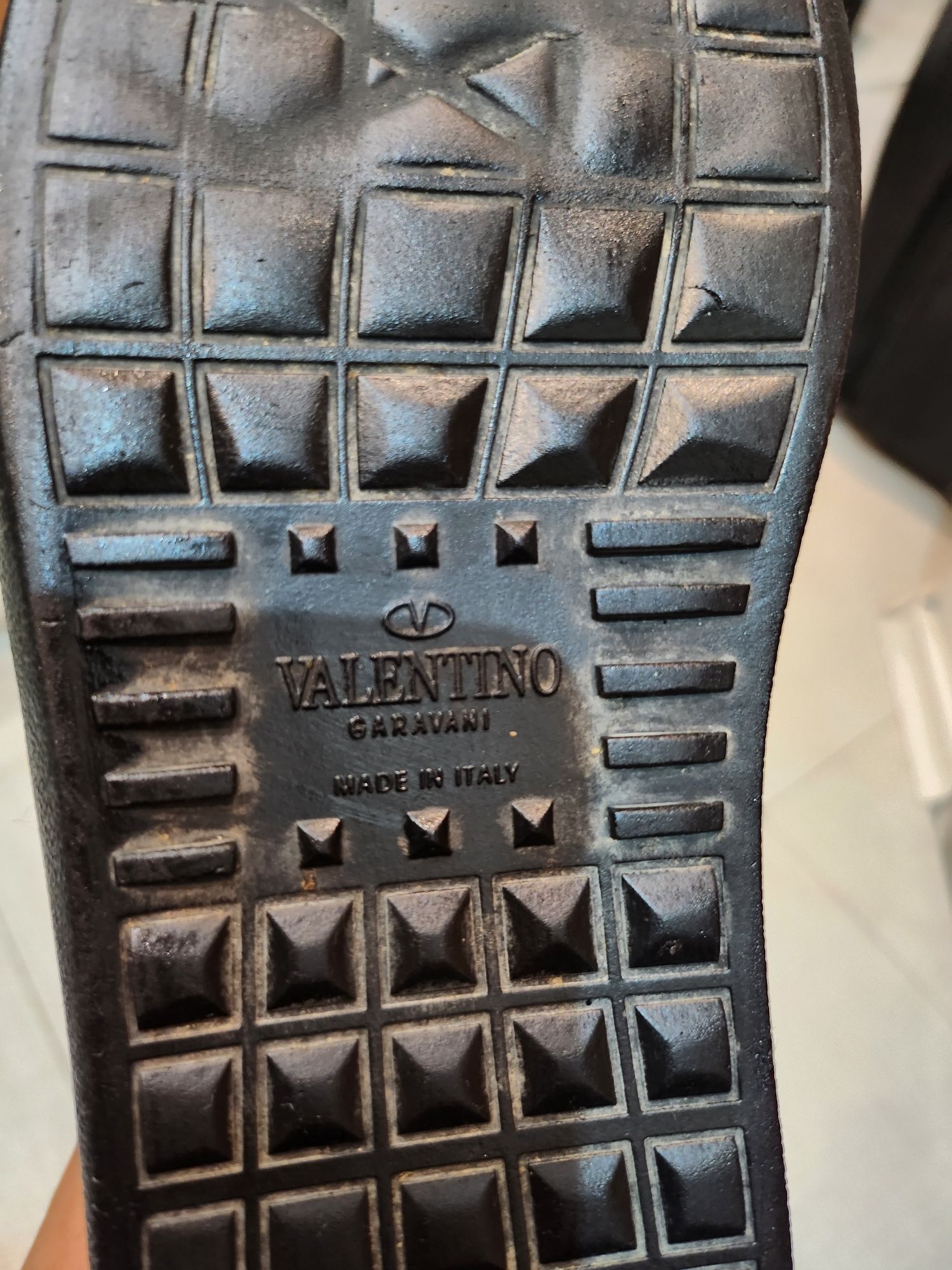 Valentino Garavani Rockstud Sneaker — номер 38