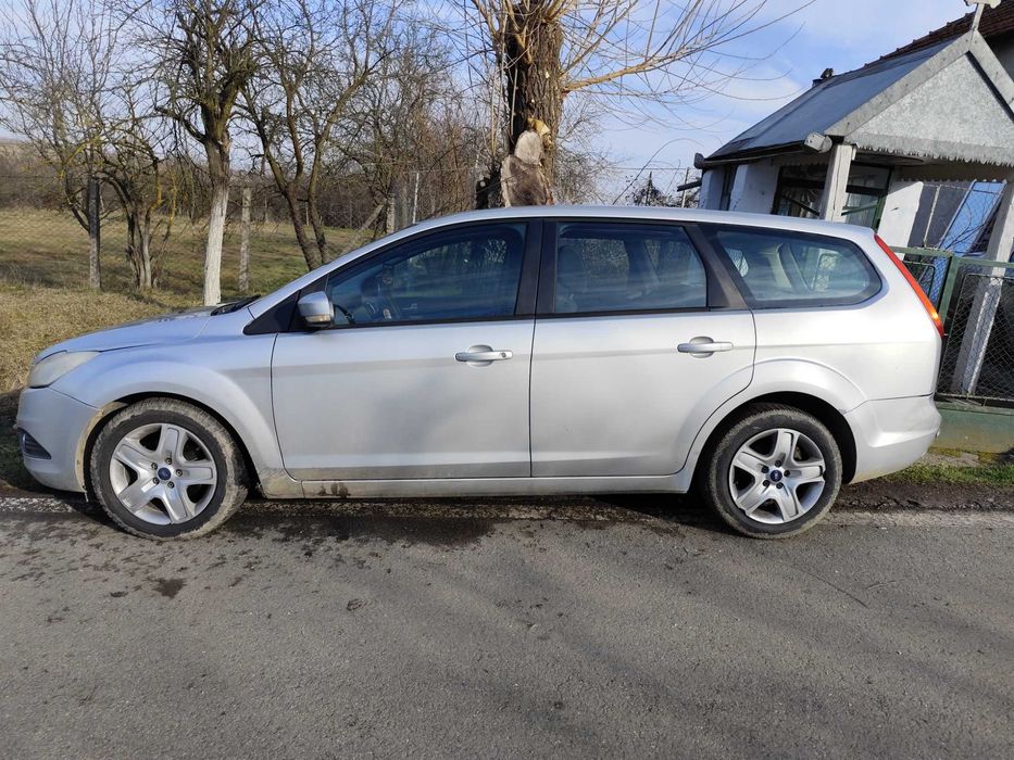 Vând Ford focus 2010 limuzina 1.6 tdci