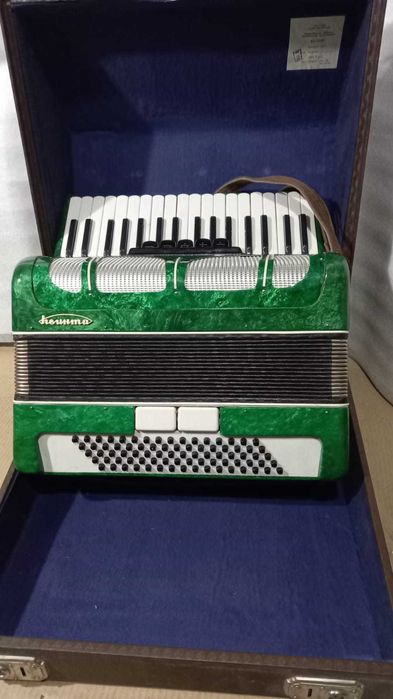 Продам Аккордеон с Футляром