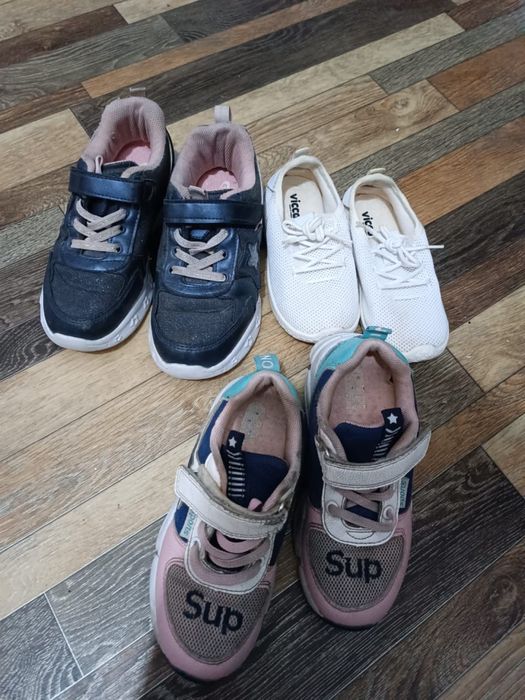 Продаеться детская обувь