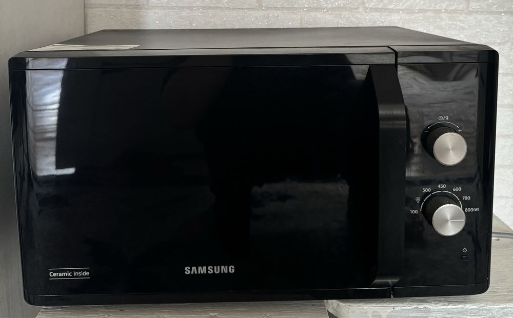 Микроволновка в идеальном состоянии — работает как новая!