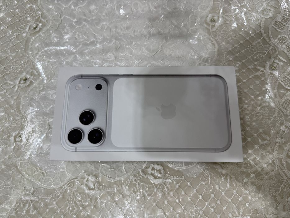Iphone 17 pro max. Silver 256gb. E sim. Non active