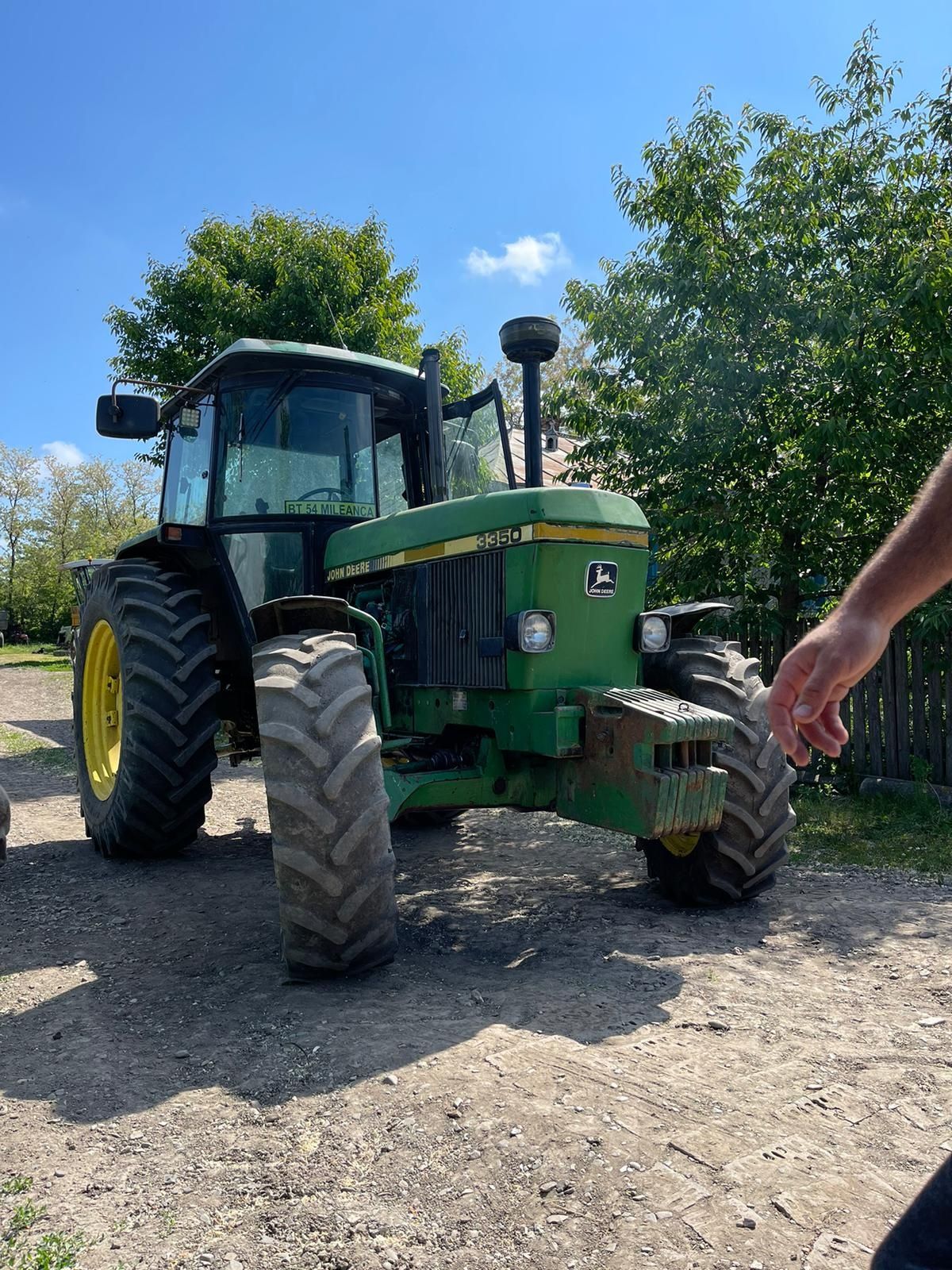 Vând tractor JOHN DEERE 3350