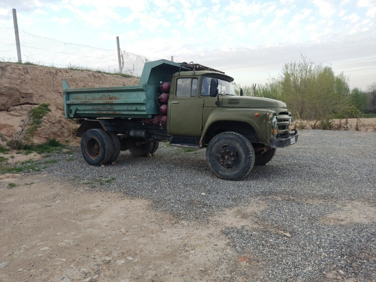 Zil moshina matur yangi