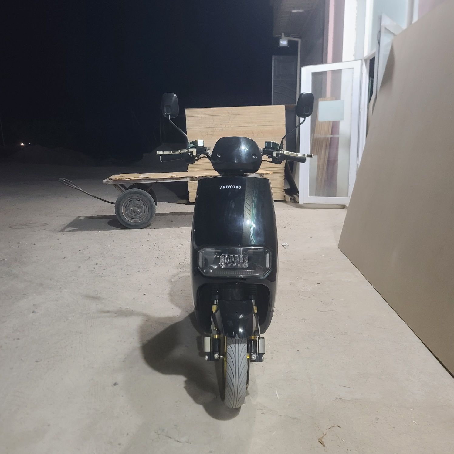 70 kim  yuradi  80 ga chiqadi