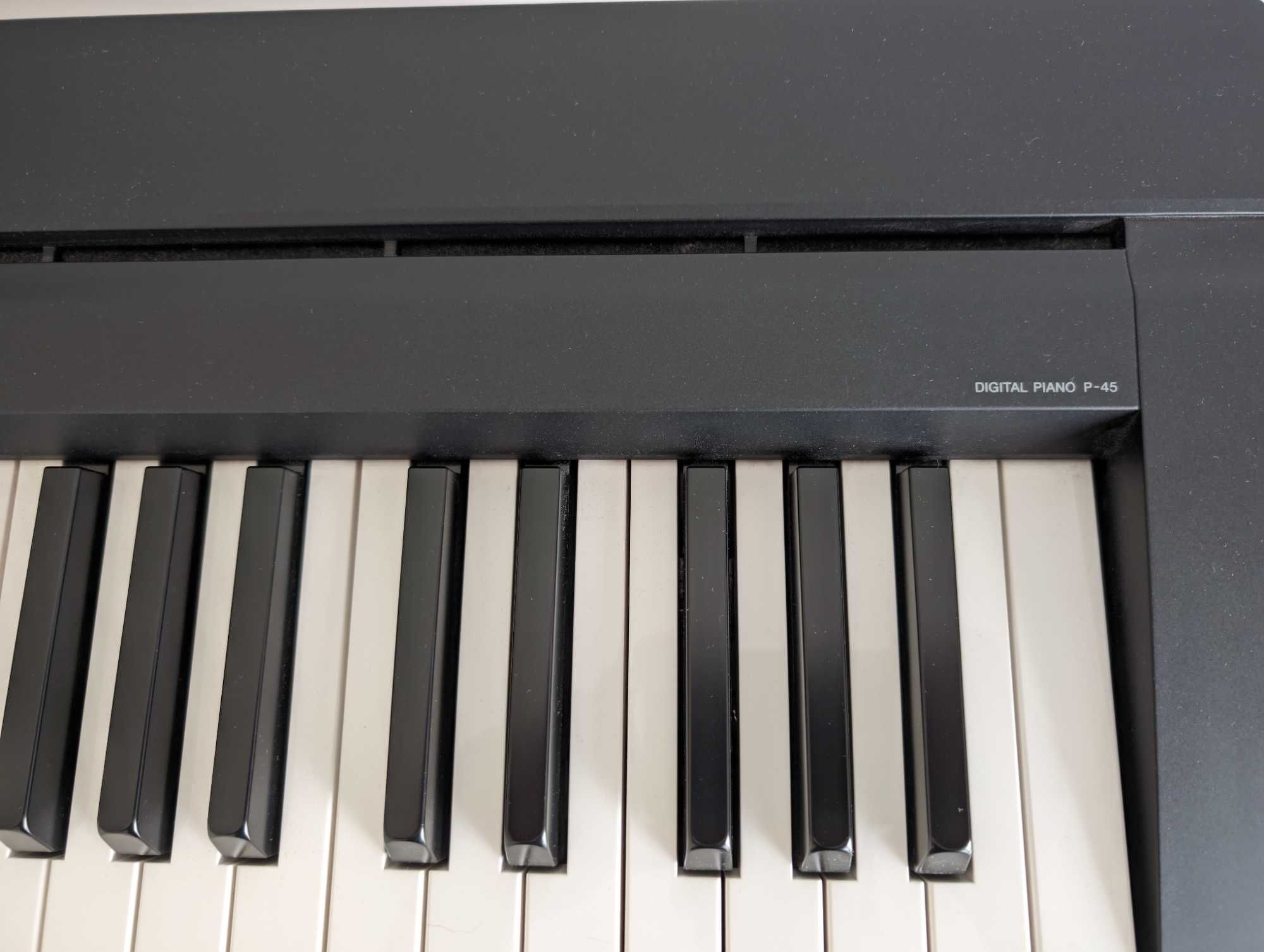 Pian Digital de Scena Yamaha P45, aproape nou cu suport inclus.