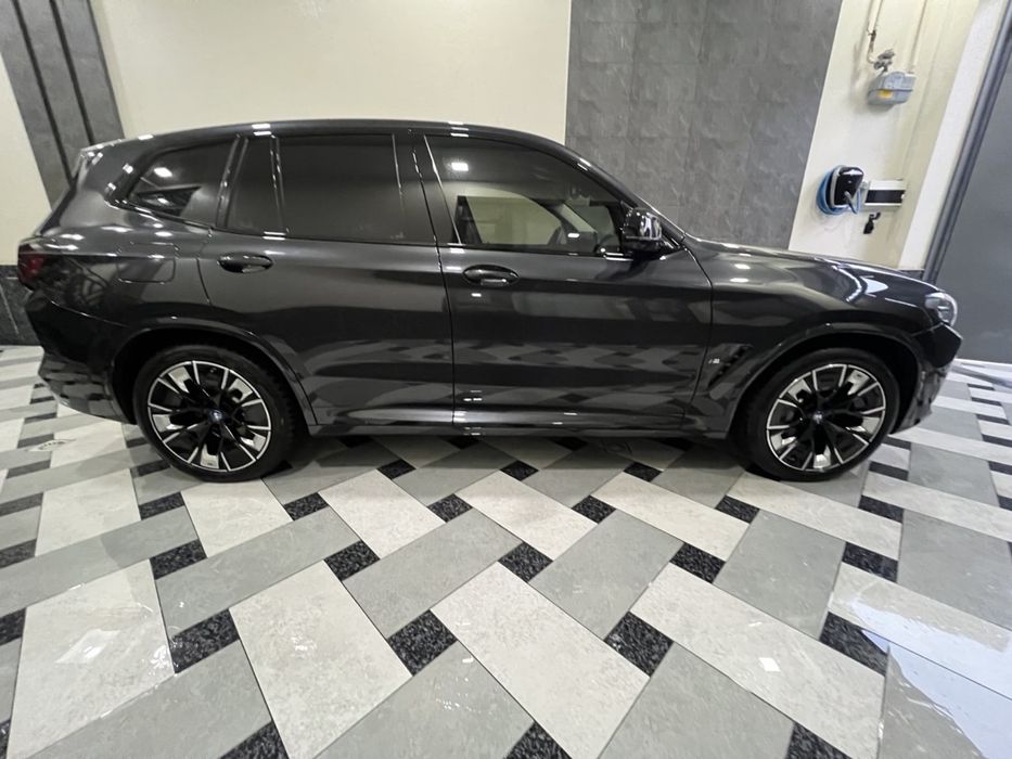 BMW IX3 spor night edition