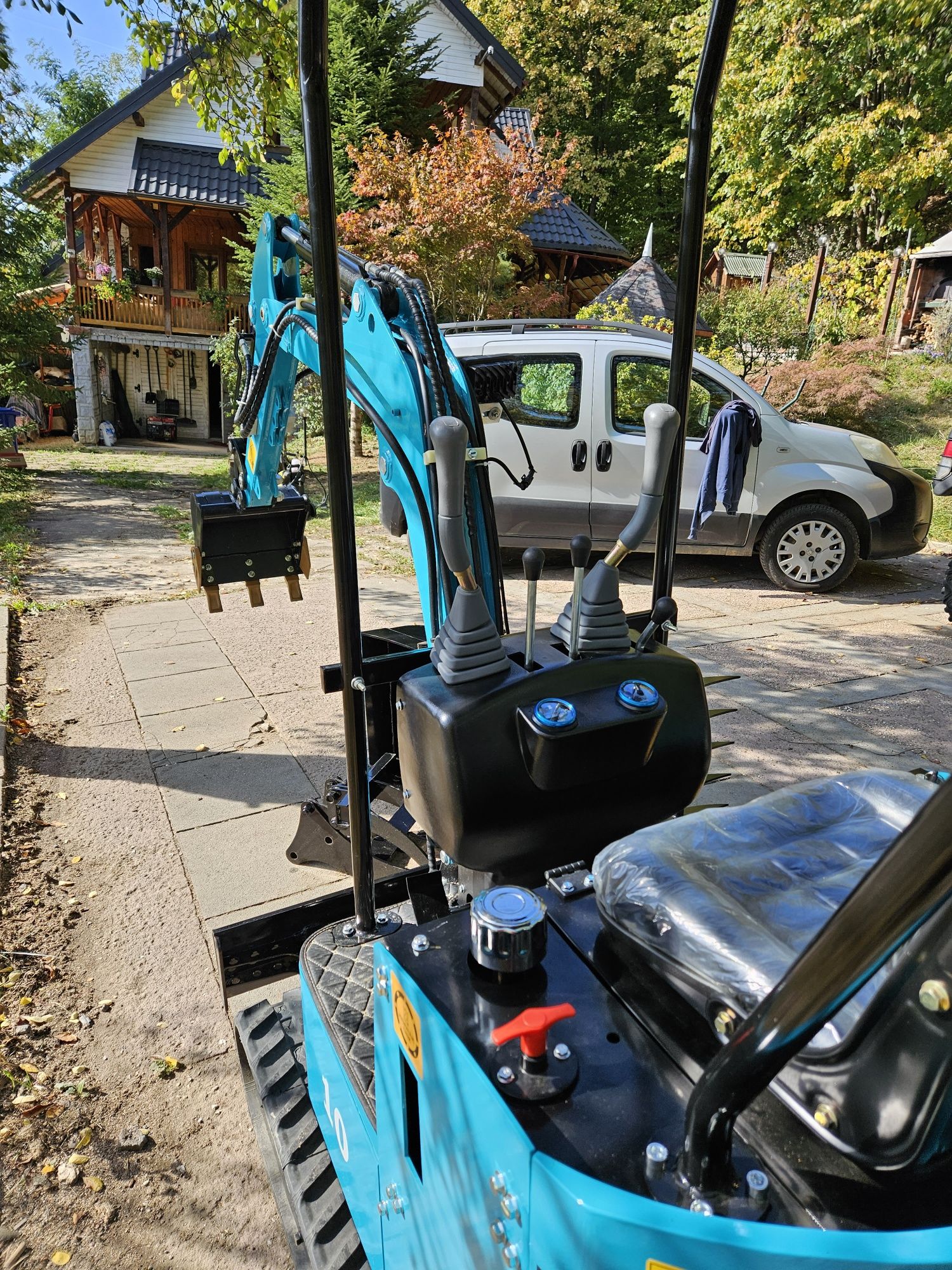 Mini excavator 1T + 9 accesorii