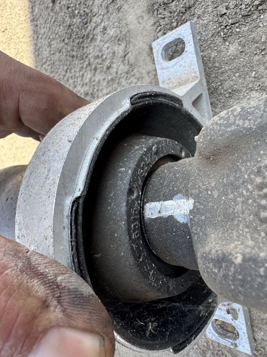 Кардан със нов висящ лагер от е60 на задно