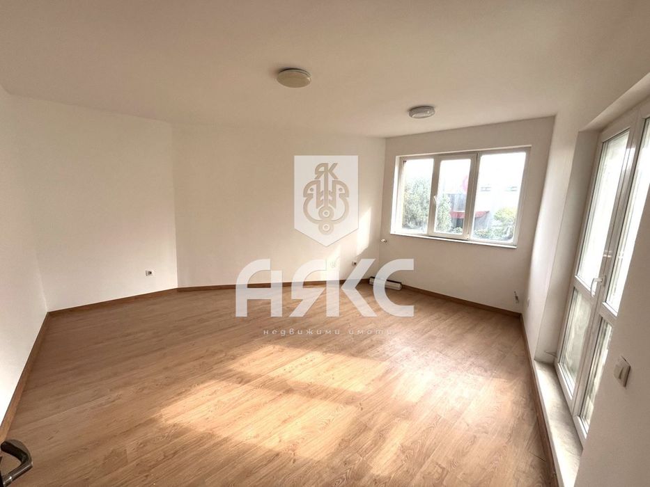 Тристаен апартамент в кв. Манастирски ливади