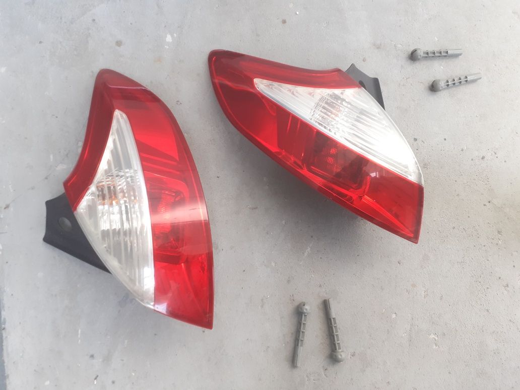 Lampă Triplă Stop Stânga Dreapta Spate Aripă Renault Megane 3  Scurt