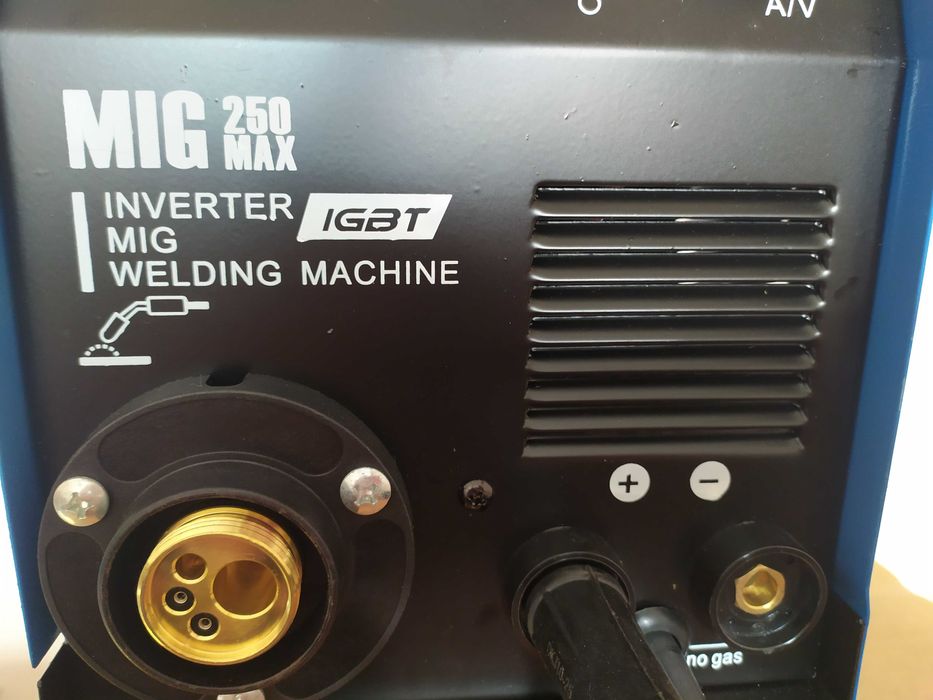 ТЕЛОПОДАВАЩ АПАРАТ - Професионално Телоподаващо MIG250А -4м  шланг