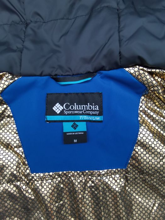 Columbia Cirgue Bowl geaca schi
Noua. 
Omni-tech o membrană inovato