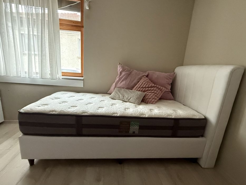 Легло с матрак -бяла кожа 90/200см. С подматрачна рамка рамка. з