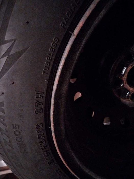 Set 4 anvelope iarnă Bridgestone 215/55 R16 97H + jante oțel