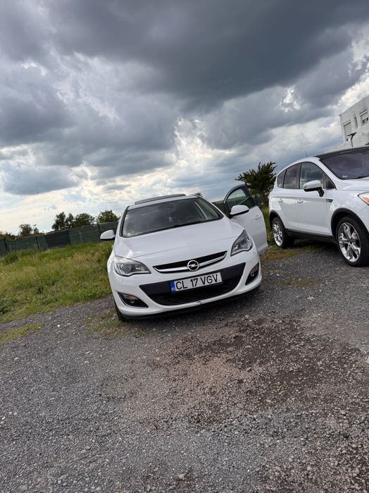 Opel Astra 1.4 Turbo 140 CP • Automată • 2014 •
