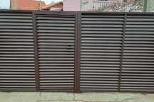 Garduri și porți stil jaluzea, sipca metalica, tabla cutata