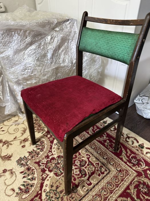 Продается стол и стулья