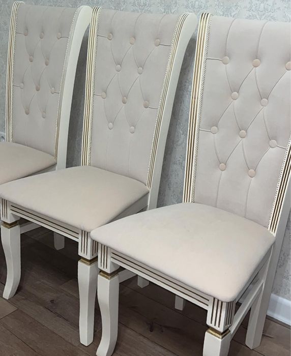 Продам стулья для гостинной, натуральное дерево.