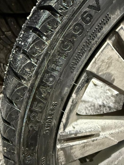 Комплект резины Triangle 225, 45, R19