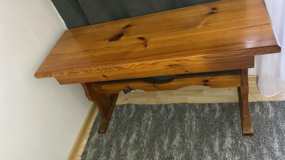 Дървена маса. Размер 120/45