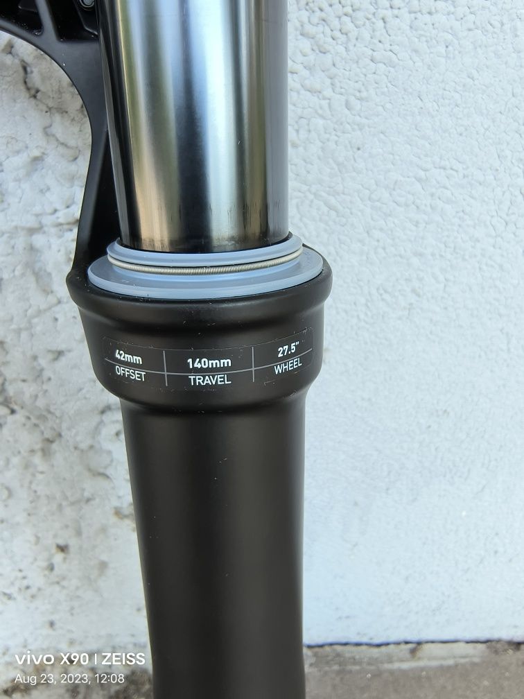 Вилка RockShox  RECON SILVER RL Remote Solo Air 27,5" 140мм.