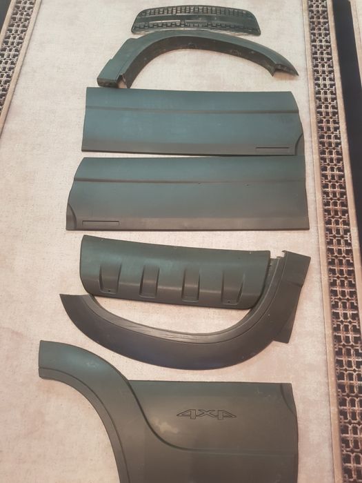 Запчасти на Шевроле Нива.  Накладки кузова. Новые