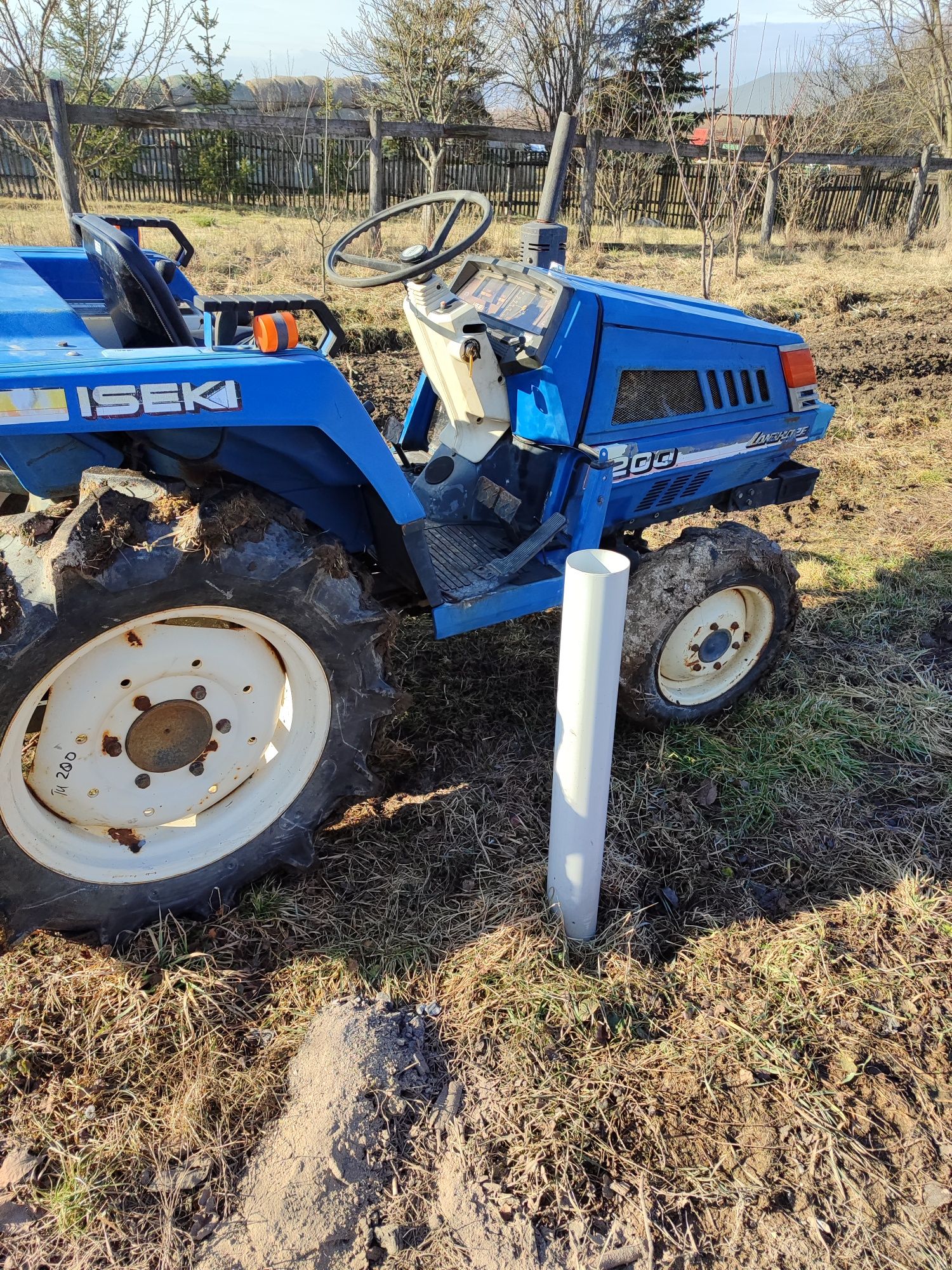 Tractoras ISEKI landhope 200