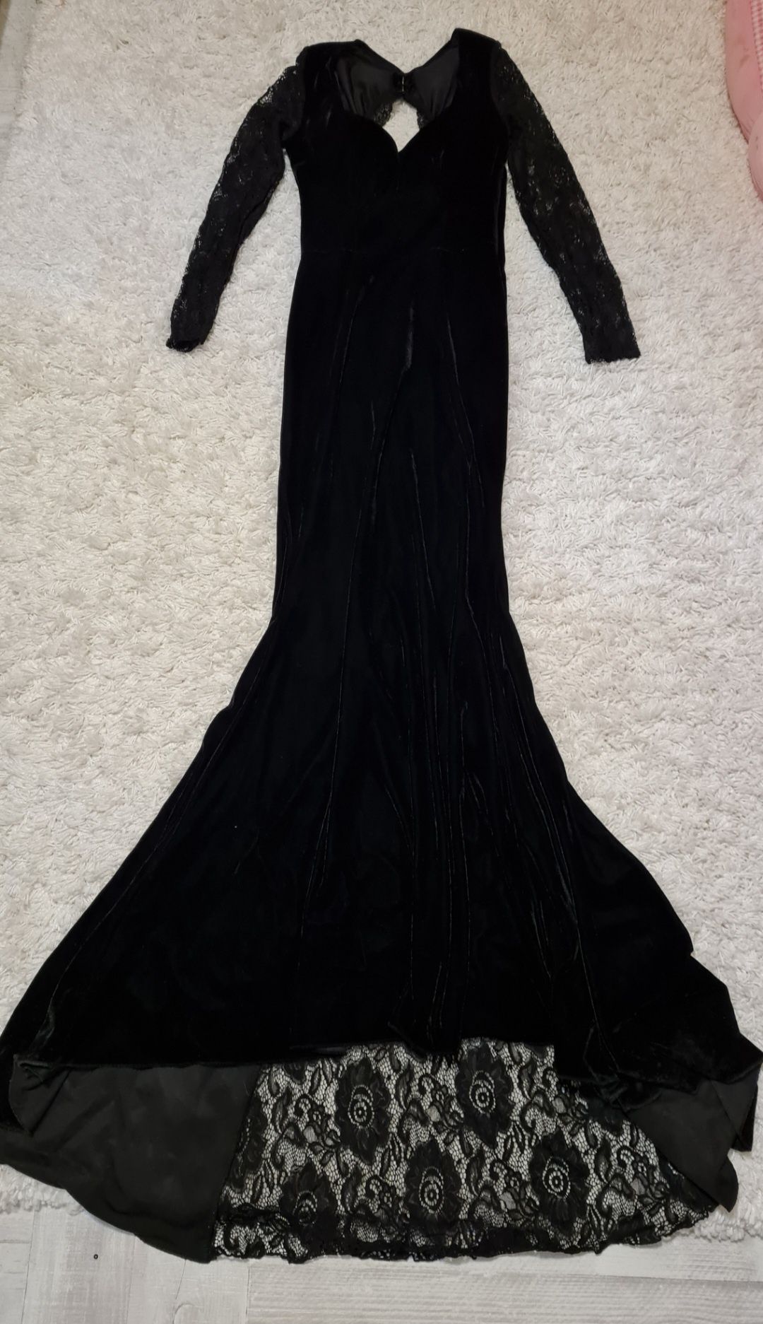 Rochie neagră din catifea lungă cu dantelă și strasuri de ocazie-36