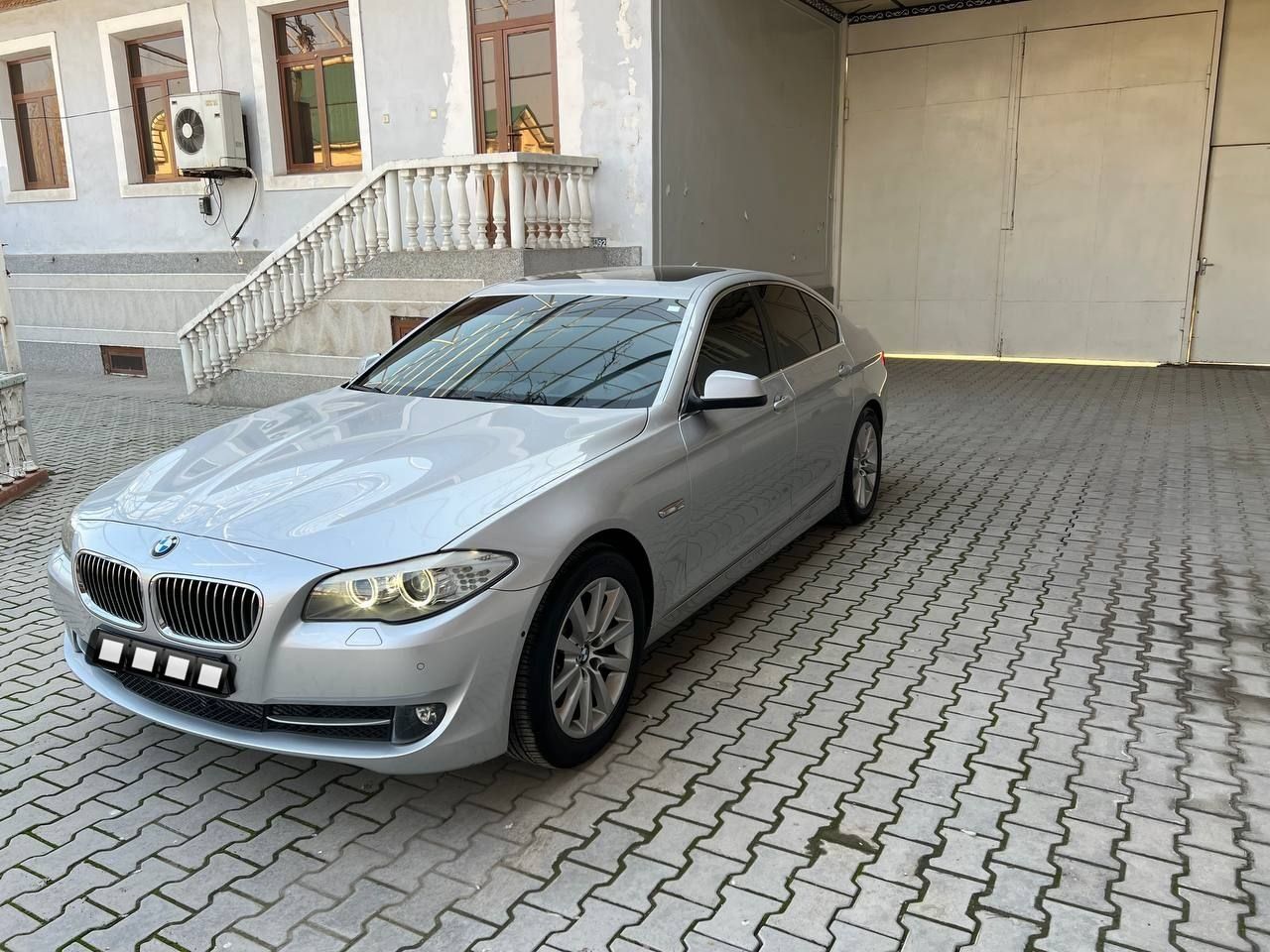 BMW sotiladi 2011 toza